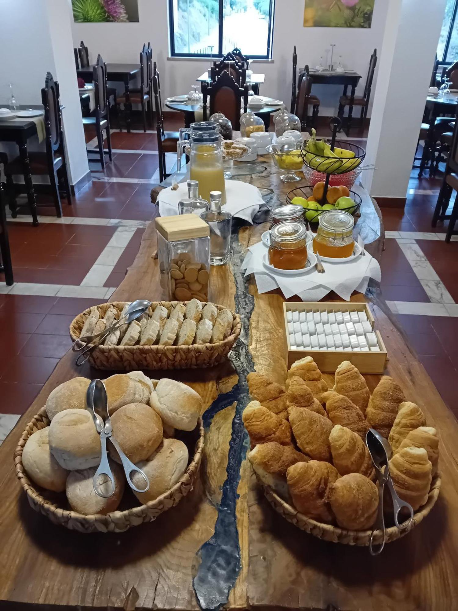 Lavanda Hotel Mira Serra Celorico Da Beira Buitenkant foto